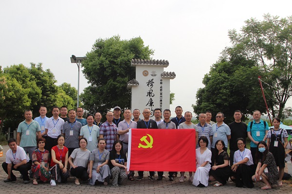 廉潔自律守底線，風(fēng)清氣正有擔(dān)當(dāng)