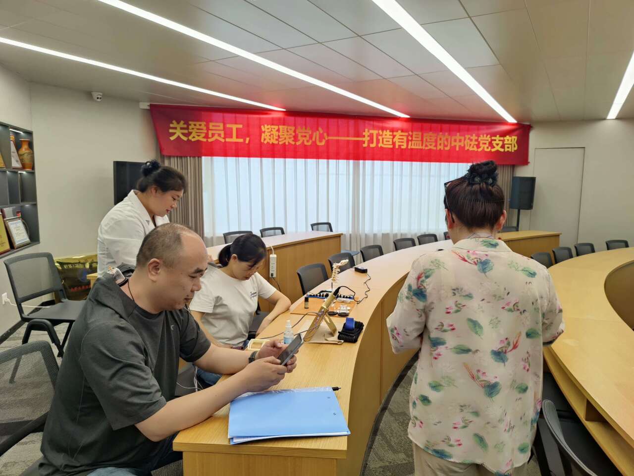 關(guān)愛員工，凝聚黨心——打造有溫度的中砝黨支部